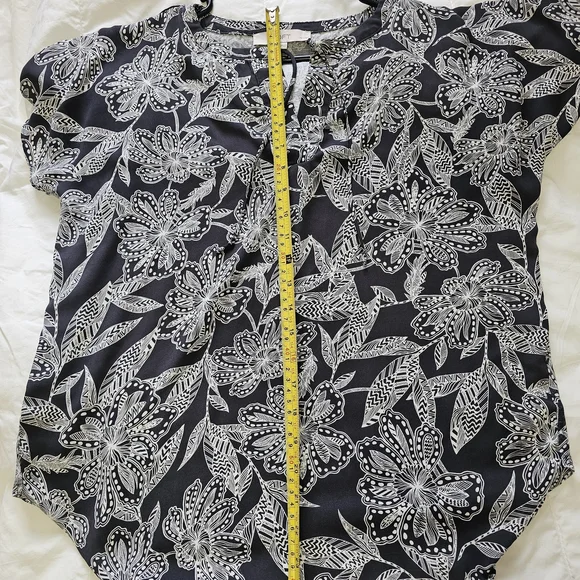 LOFT Petites MP Floral Blouse Black White Lightweight Short Sleeve V-Neck - Picture 12 of 14